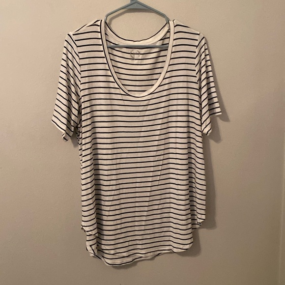 24/7 by Maurices Black and White Striped Short Sleeve Scoop Neck T-Shirt [XL] - Picture 1 of 6